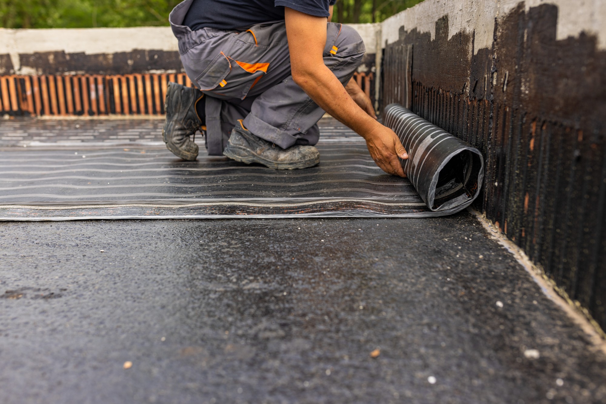 Worker Laying The Vapor Barrier For The Roof Bitu 2022 11 29 02 02 47 Utc